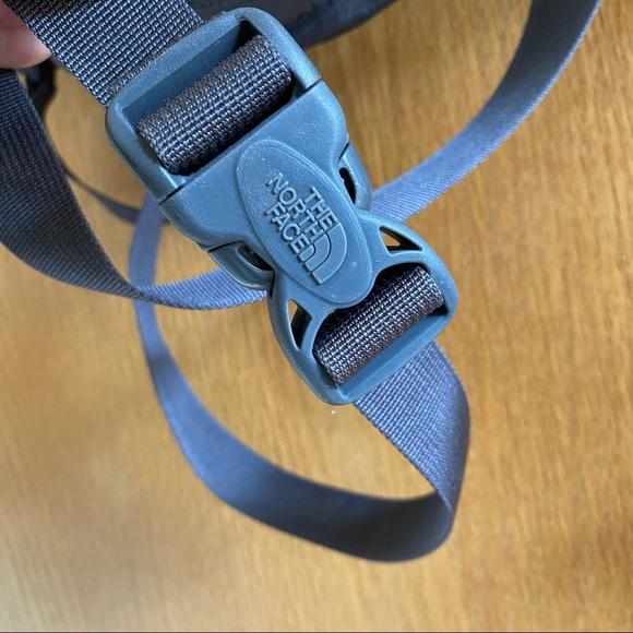 THE NORTH FACE • “Thresher” Hydration Pack - Picture 6 of 16